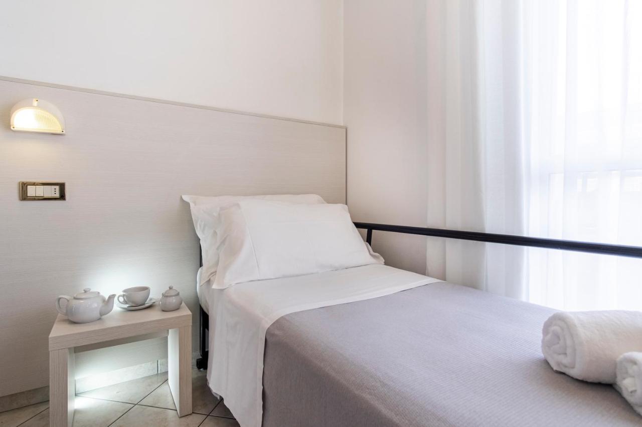 Hotel Tre Rose Riccione Exterior foto