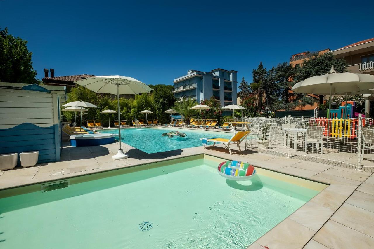 Hotel Tre Rose Riccione Exterior foto