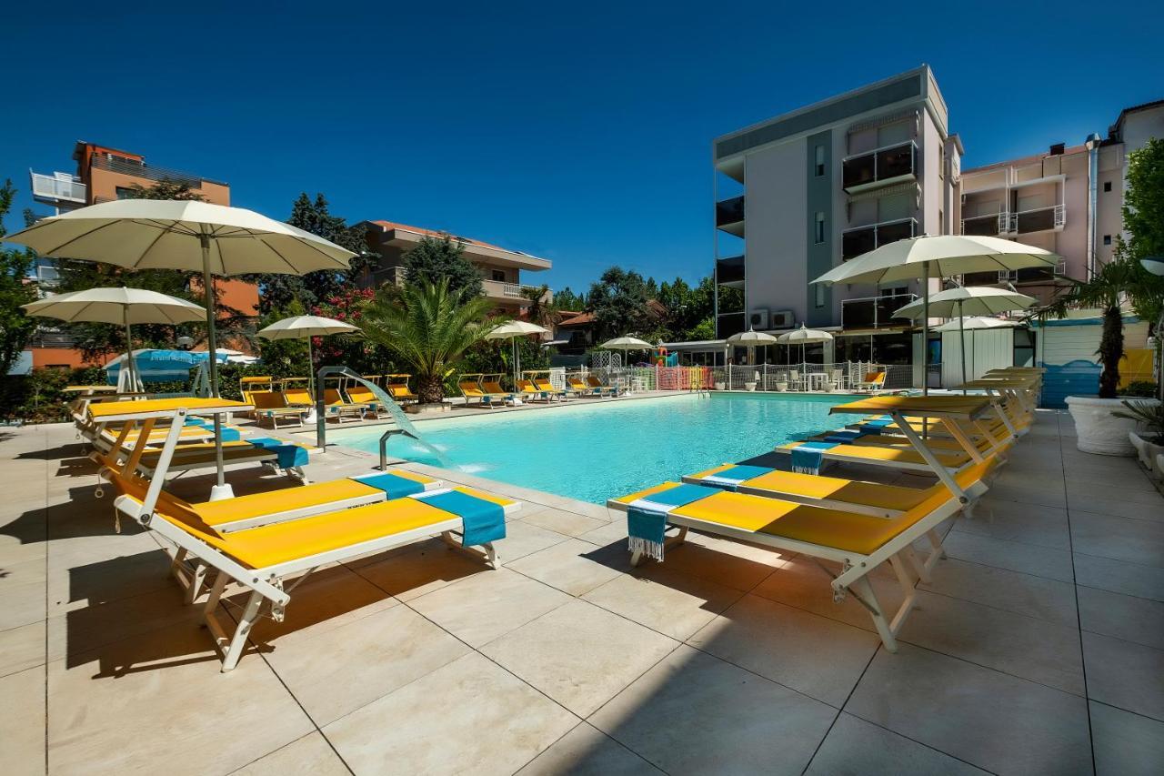 Hotel Tre Rose Riccione Exterior foto