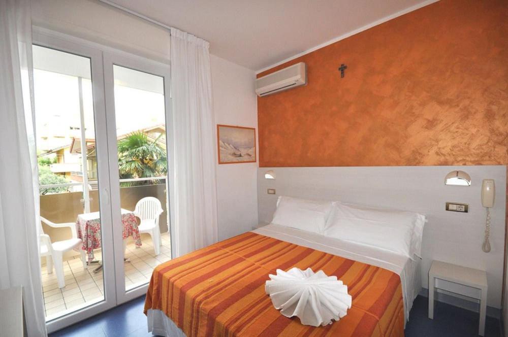 Hotel Tre Rose Riccione Exterior foto