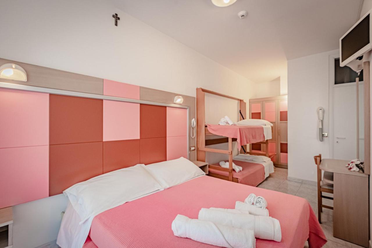 Hotel Tre Rose Riccione Exterior foto