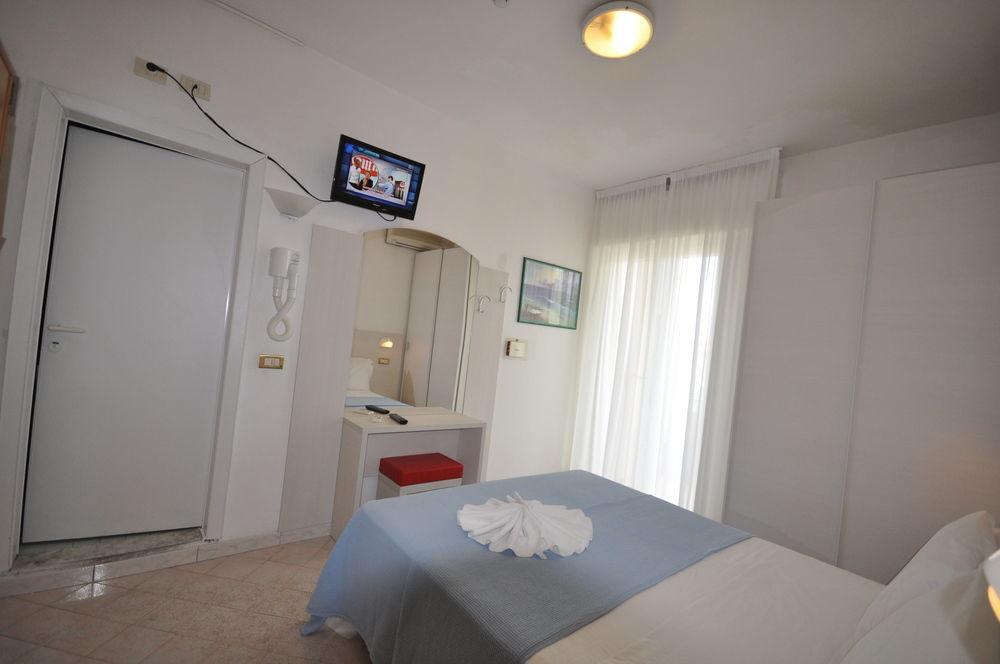 Hotel Tre Rose Riccione Exterior foto